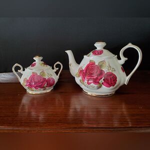Leonardo Canziani Rose Teapot and Sugar Bowl Fine Bone China Made in England